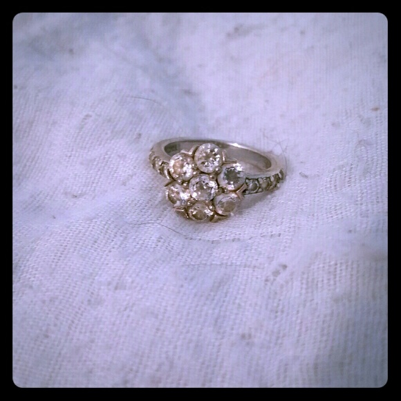 Jewelry - 3X20 Vintage women's rhinestone ring